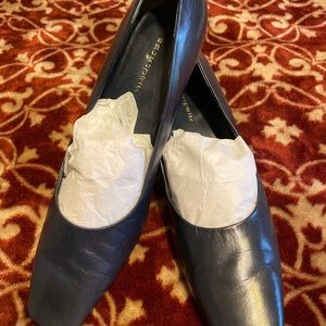 Beautiful Navy Easy Spirit Pumps